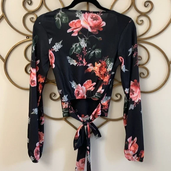 GUESS crop top - Picture 3 of 5